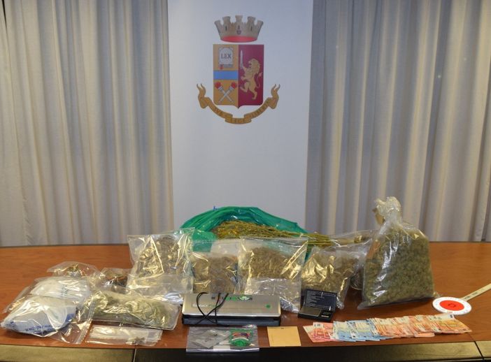 Pavia, vendeva cannabis legale, ma in casa aveva 4 chili di marijuana: in manette un 27enne