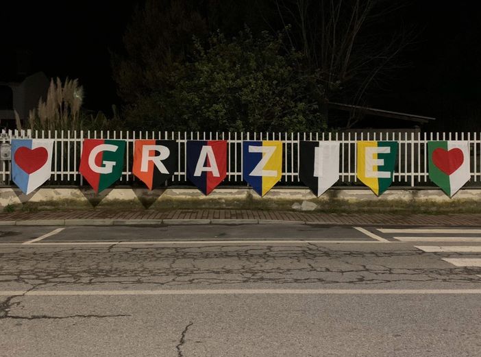 Robbio, la cittadinanza ringrazia la Croce Azzurra Robbiese con uno striscione