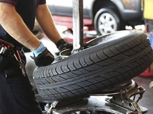 Cambio gomme invernali 2022, il 15 novembre scatta l'obbligo Cambio gomme invernali 2022, il 15 novembre scatta l'obbligo