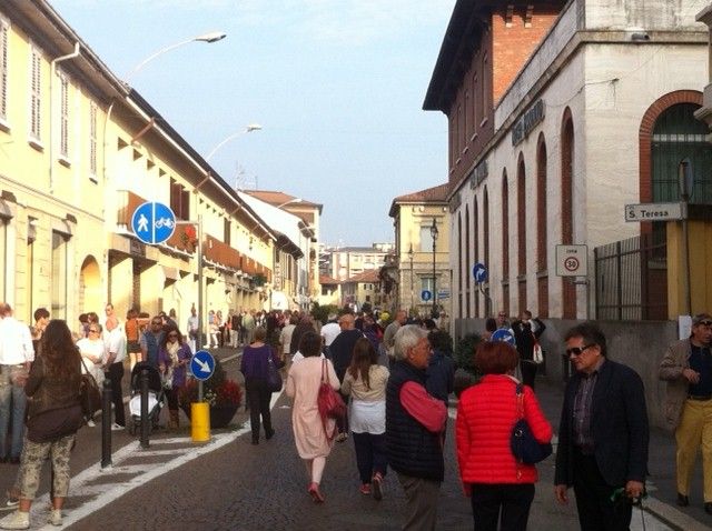 “Negozi sotto le stelle”: partenza con qualche polemica…