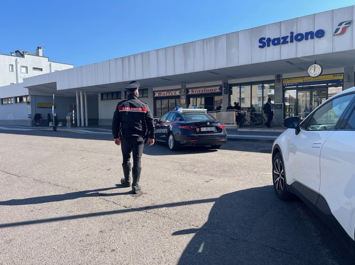 Vigevano: arrestato un 61enne alla stazione ferroviaria, deve scontare una pena di oltre 2 anni per reati contro il patrimonio Vigevano: arrestato un 61enne alla stazione ferroviaria, deve scontare una pena di oltre 2 anni per reati contro il patrimonio