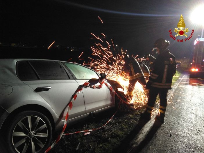 Pavese: schianto nella notte a Copiano, feriti cinque giovani, uno è gravissimo Pavese: schianto nella notte a Copiano, feriti cinque giovani, uno è gravissimo
