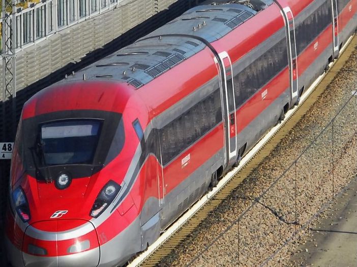Frecciarossa Venezia-Milano bloccato per 4 ore senza elettricità Frecciarossa Venezia-Milano bloccato per 4 ore senza elettricità