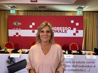 Tumori, Fabi (Aiom): "Cancro seno malattia sociale, serve supporto psicologico"