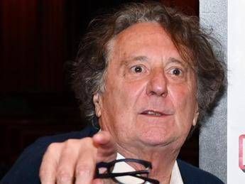 Enzo Iacchetti diffida Meta e querela autori di post che lo accostano ai nazisti Enzo Iacchetti diffida Meta e querela autori di post che lo accostano ai nazisti