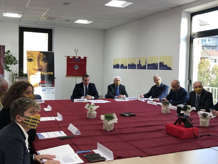 49° assemblea regionale di Avis Lombardia nuovi donatori, raccolta in crescita, soprattutto nelle unità di raccolta. un futuro smart e giovane 49° assemblea regionale di Avis Lombardia nuovi donatori, raccolta in crescita, soprattutto nelle unità di raccolta. un futuro smart e giovane