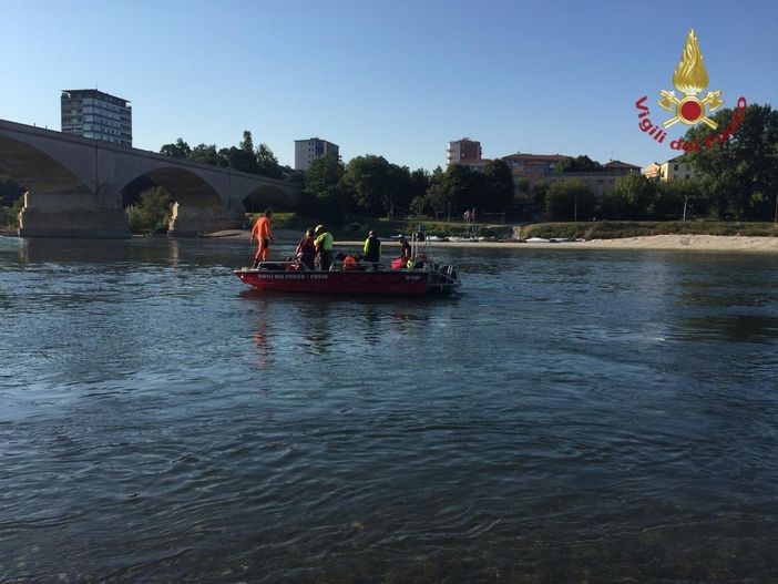 Pavia: si tuffa nel Ticino e muore annegato a 16 anni Pavia: si tuffa nel Ticino e muore annegato a 16 anni