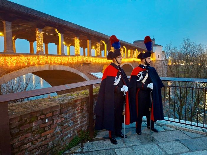Pavia, per le festività natalizie i Carabinieri in Grande Uniforme Storica per rafforzare i controlli in centro