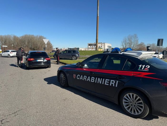 Voghera, pusher fermato in piazza del Rondò: sequestrati oltre 130 grammi di droga, un arresto