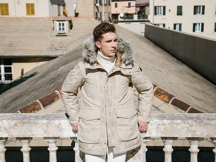 Parka uomo: reinterpretare l’eleganza maschile con un tocco casual chic