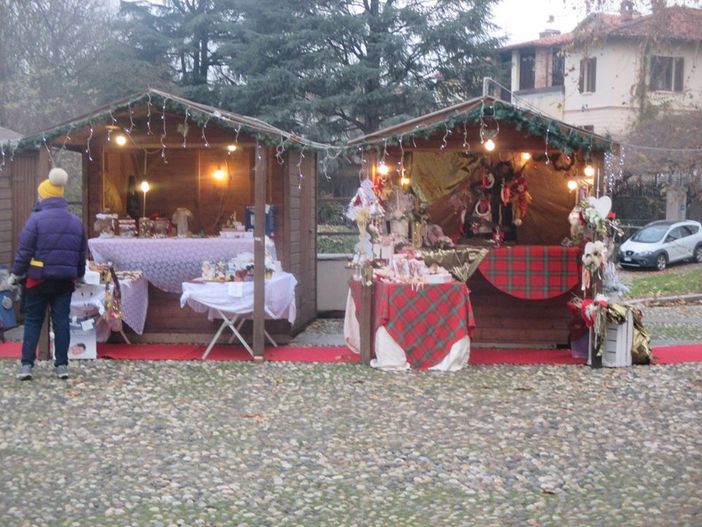 Morimondo: il mercatino di Natale all'Abbazia "riscalda" una domenica gelida Morimondo: il mercatino di Natale all'Abbazia "riscalda" una domenica gelida