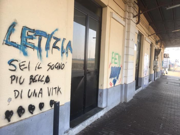 Sannazzaro: vandalo innamorato imbratta i muri della stazione...nel nome di Letizia