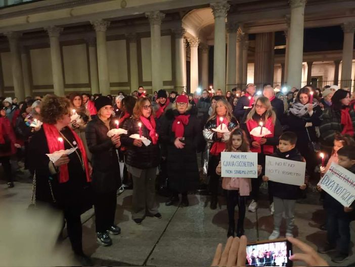 Oltre 200 persone manifestano a Novara per il femminicidio di Giulia Cecchettin