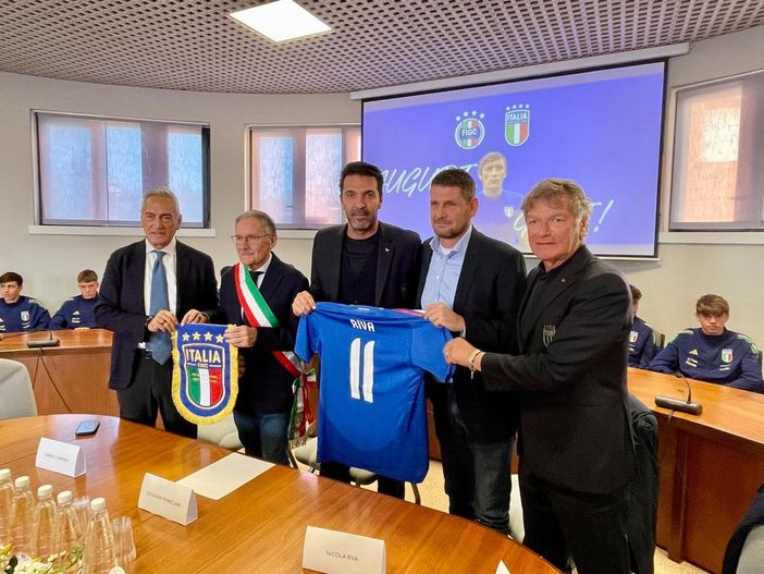 Festeggiamenti in onore di Gigi Riva stamattina presso il Comune di Leggiuno