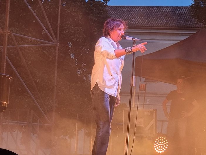 Vigevano, il boato del pubblico scuote le mura del Castello Sforzesco per Gianna Nannini Vigevano, il boato del pubblico scuote le mura del Castello Sforzesco per Gianna Nannini