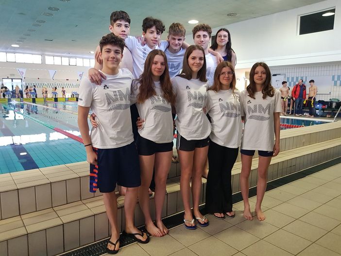 (Nella foto: gli atleti dell’H2Sport che hanno gareggiato al Trofeo di Ispra)