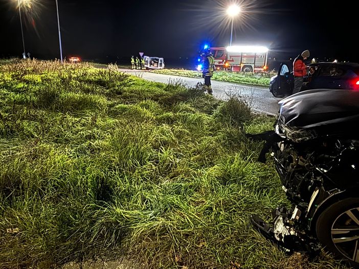 Mede: scontro auto-furgone nella rotatoria sulla provinciale 194, ferite due persone Mede: scontro auto-furgone nella rotatoria sulla provinciale 194, ferite due persone