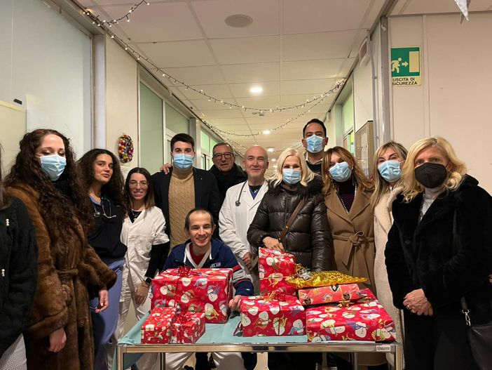Pavia, i movimenti giovanili "Forza Italia Giovani" e "Azzurro Donna" hanno portato doni ai bambini del reparto pediatrico oncologico del San Matteo Pavia, i movimenti giovanili "Forza Italia Giovani" e "Azzurro Donna" hanno portato doni ai bambini del reparto pediatrico oncologico del San Matteo