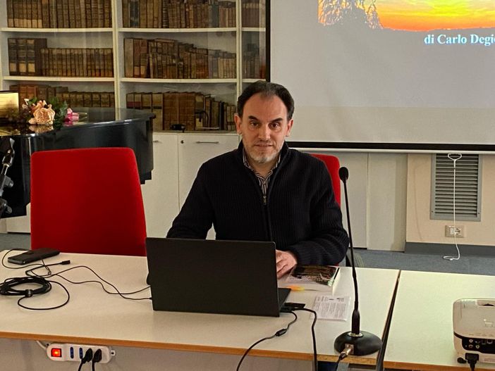 Libri: grande successo per il volume “La straordinaria storia di nonno Felice” Libri: grande successo per il volume “La straordinaria storia di nonno Felice”