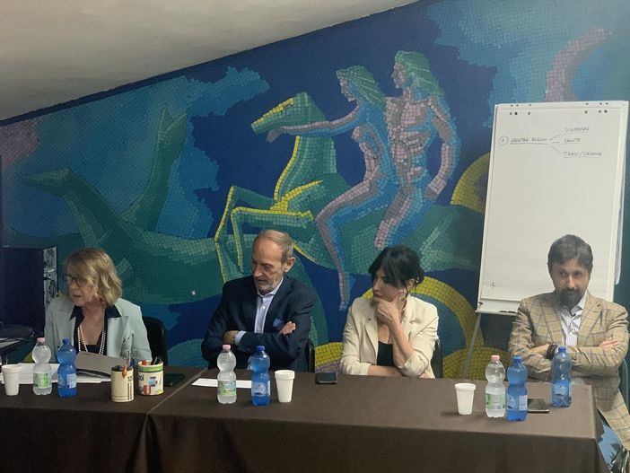 Confcommercio Abbiategrasso: nuovo statuto, nuovo consiglio direttivo e riconferma della presidente Tiziana Losa Confcommercio Abbiategrasso: nuovo statuto, nuovo consiglio direttivo e riconferma della presidente Tiziana Losa