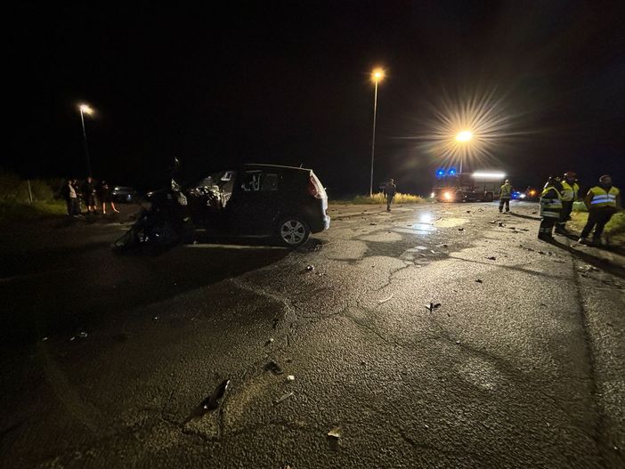 Mede: scontro tra auto sulla provinciale 194, soccorse cinque persone. Un ferito trasportato in elicottero all'ospedale di Brescia Mede: scontro tra auto sulla provinciale 194, soccorse cinque persone. Un ferito trasportato in elicottero all'ospedale di Brescia