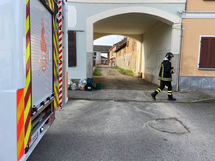Ferrera: tetto pericolante in corso della Repubblica, intervengono i Vigili del fuoco Ferrera: tetto pericolante in corso della Repubblica, intervengono i Vigili del fuoco