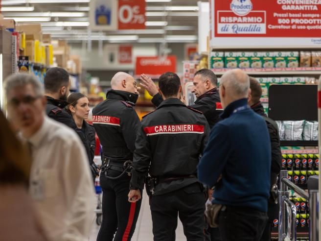 Assago: perizia psichiatrica per l’assalitore del Carrefour