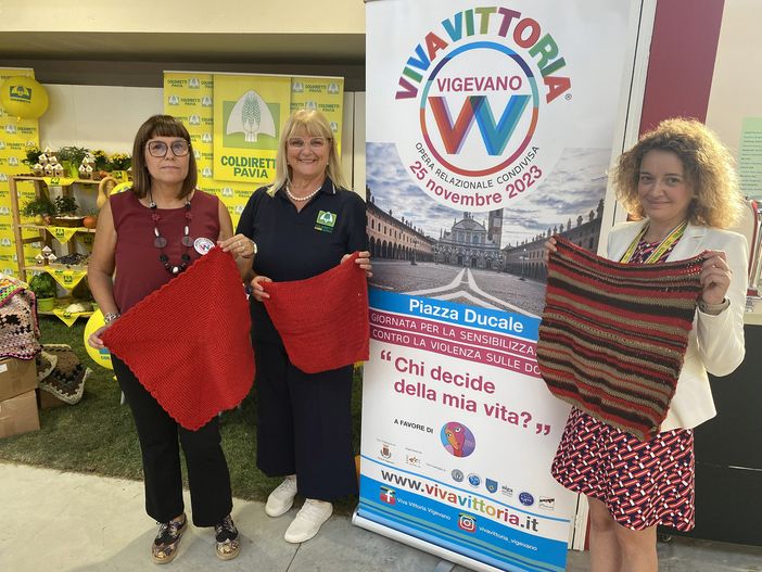 Violenza sulle donne, Coldiretti Pavia consegna 100 coperte a Viva Vittoria Vigevano Violenza sulle donne, Coldiretti Pavia consegna 100 coperte a Viva Vittoria Vigevano
