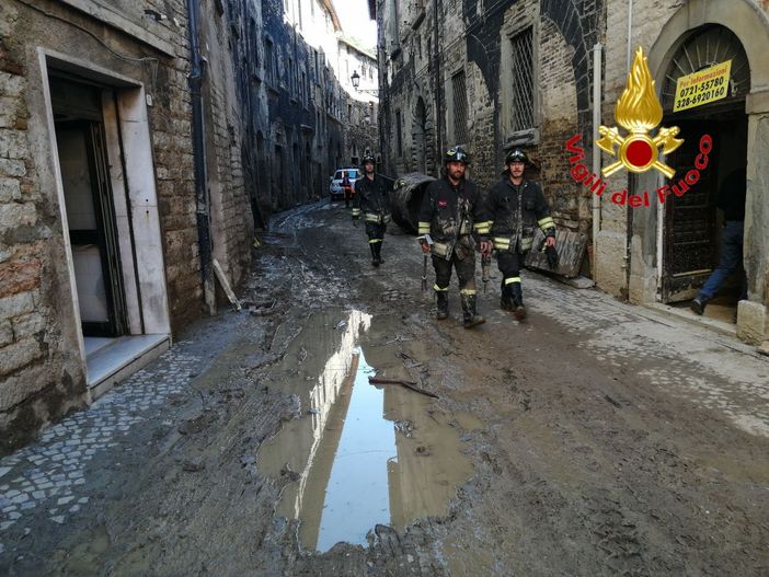 I Vigili del fuoco di Pavia nelle Marche in soccorso alle popolazioni alluvionate