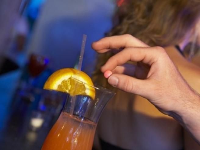 Pacchi postali con ‘droga dello stupro’, 3 arresti per spaccio a Milano Pacchi postali con ‘droga dello stupro’, 3 arresti per spaccio a Milano