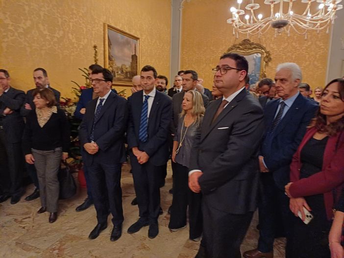 Pavia: tradizionale scambio di auguri natalizi nel segno della solidarietà a Palazzo Malaspina