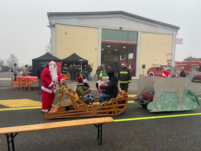 Mede: I Vigili del fuoco hanno festeggiato "Babbo Natale in caserma"