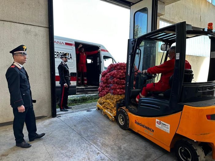 Redavalle: ancora hashish nascosto tra le patate e le cipolle, saranno donate alla Croce Rossa Redavalle: ancora hashish nascosto tra le patate e le cipolle, saranno donate alla Croce Rossa