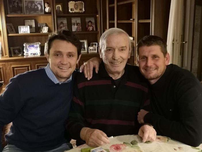 Gigi Riva con i suoi due figli