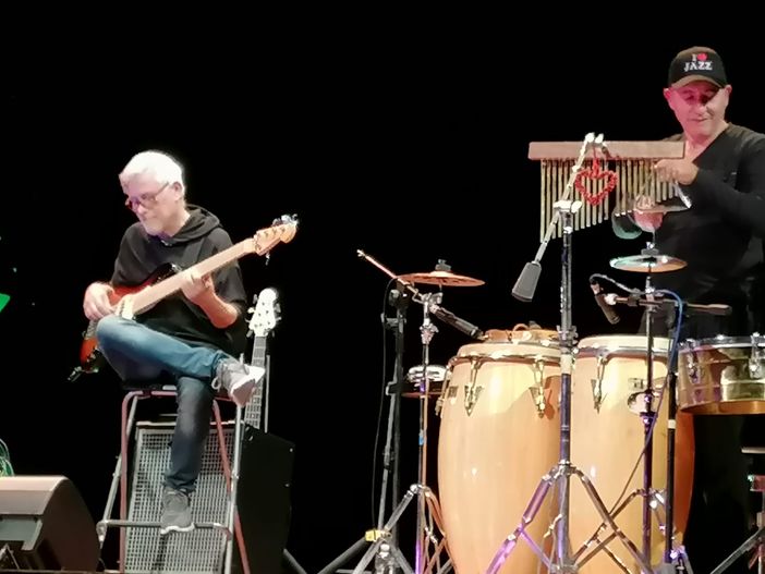 Mede, ritmi sensuali e sonorità oniriche al Teatro Besostri con il Grizzled Trio Mede, ritmi sensuali e sonorità oniriche al Teatro Besostri con il Grizzled Trio
