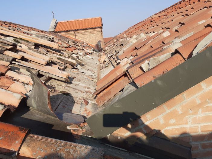 - FOTO - Scaldasole: "spaccata" al cimitero, ladri via con il rame