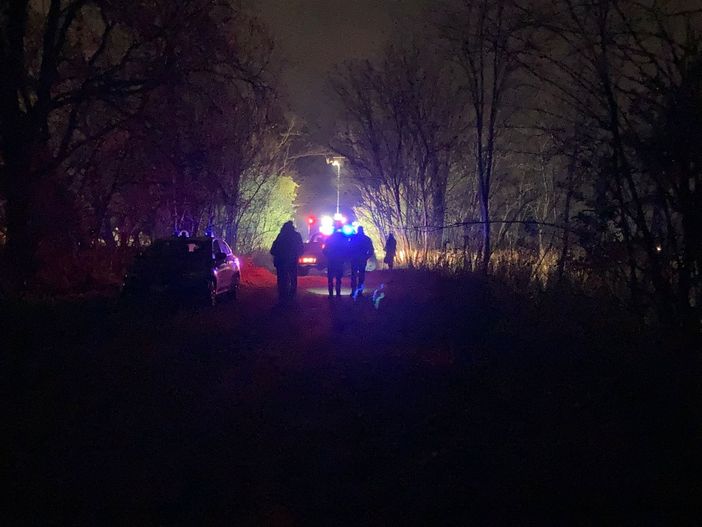 Albairate, cadavere carbonizzato nell’auto in fiamme: si aspetta l’esito dell’autopsia prima di definire le cause del decesso