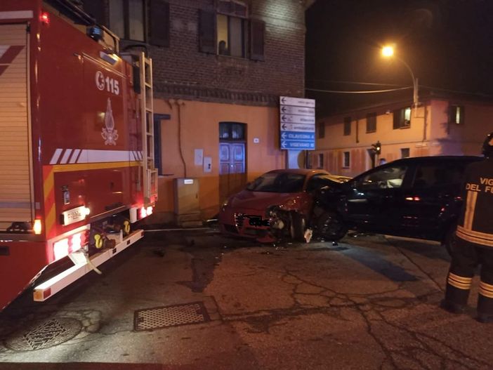 Albonese: scontro tra auto in via Grocco, ferite due persone Albonese: scontro tra auto in via Grocco, ferite due persone