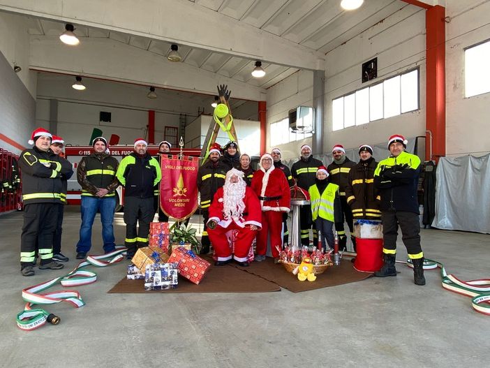 Mede: alla caserma dei Vigili del fuoco arriva Babbo Natale