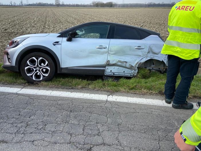 Mezzana Bigli: scontro auto-furgone sulla provinciale 206, coinvolte 2 persone Mezzana Bigli: scontro auto-furgone sulla provinciale 206, coinvolte 2 persone