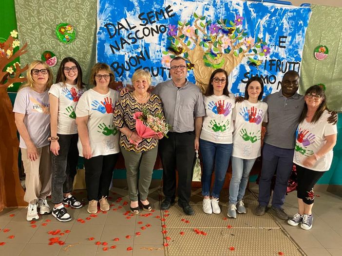 Sannazzaro: premiata Anna Valiente, la cuoca della scuola materna che andrà in pensione