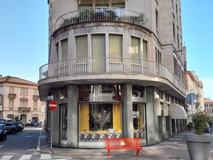 Pasticceria Bianchi, vetrina in largo Camussi Pasticceria Bianchi, vetrina in largo Camussi