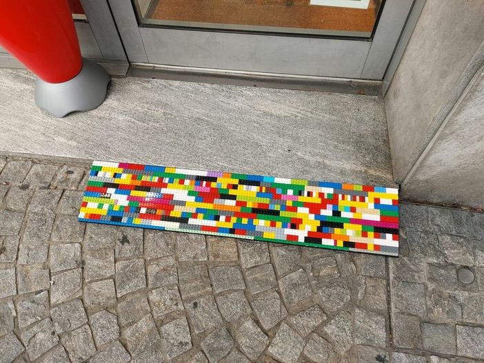 Le rampe di mattoncini colorati della Lego che abbattono le barriere