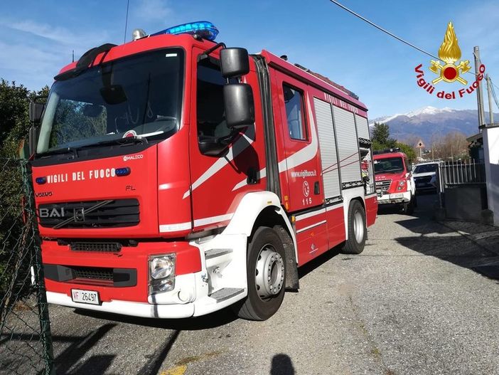 Colpito da pannelli di legno caduti da un edificio al nono piano a causa del vento: grave un 29enne a Cinisello Balsamo Colpito da pannelli di legno caduti da un edificio al nono piano a causa del vento: grave un 29enne a Cinisello Balsamo
