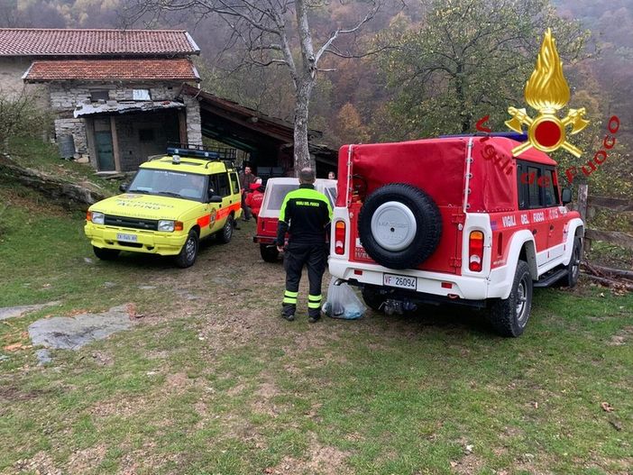 Cadavere trovato sui monti tra Comasco e Canton Ticino: in volo anche l'elicottero dei vigili del fuoco di Malpensa Cadavere trovato sui monti tra Comasco e Canton Ticino: in volo anche l'elicottero dei vigili del fuoco di Malpensa