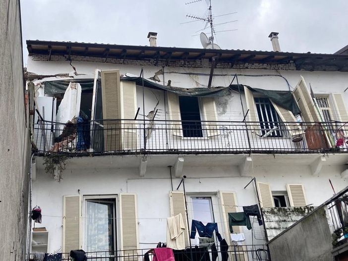 Novara: fuga di gas ed esplosione in una palazzina, otto persone evacuate