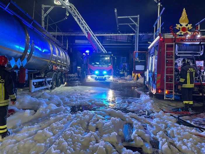 Esplosione in una ditta di Rho: tre operai feriti Esplosione in una ditta di Rho: tre operai feriti