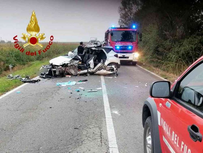 Schianto nel Vercellese, muore a 39 anni Schianto nel Vercellese, muore a 39 anni