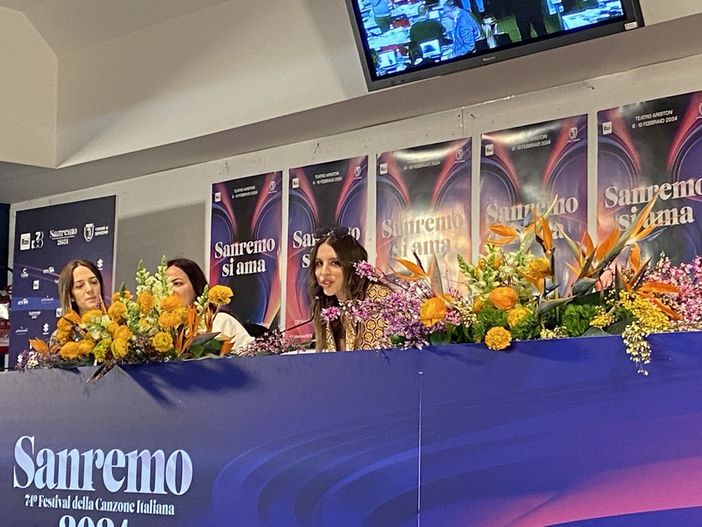 La noia di Angelina Mango conquista tutti: “Ci vuole coraggio a vedere le cose positive della vita” La noia di Angelina Mango conquista tutti: “Ci vuole coraggio a vedere le cose positive della vita”