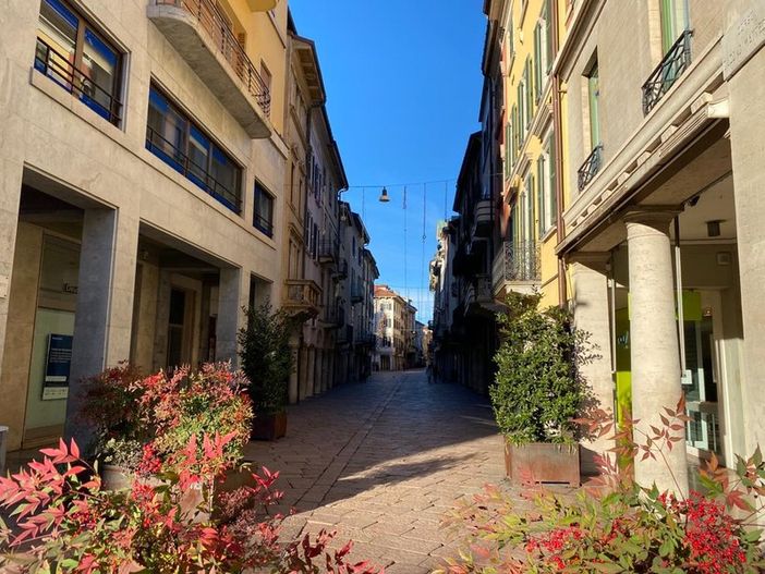 Regole anti Covid, scatta oggi la zona gialla "rinforzata". Nel weekend tutta Italia in arancione Regole anti Covid, scatta oggi la zona gialla "rinforzata". Nel weekend tutta Italia in arancione
